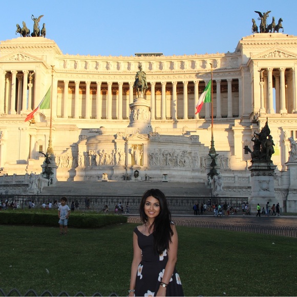 Meet the Posher: Aydan’s Allure Closet 🛍️ - Picture 3 of 9